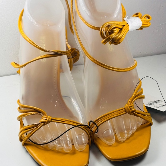 Party Shoes Express Strappy Yellow Matte Heel Sandals Size 6 with Tags NEW - Picture 4 of 4